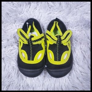 Kid's Cat & Jack Bright Yellow and Black Water Shoes Size M(7/8)